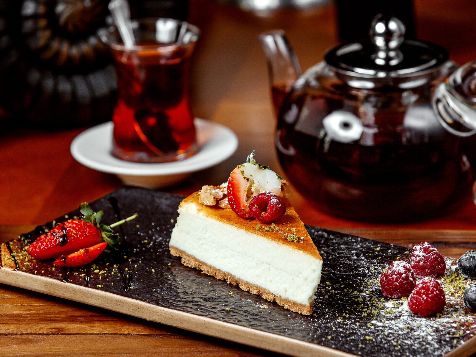 cheesecake with berries and black tea